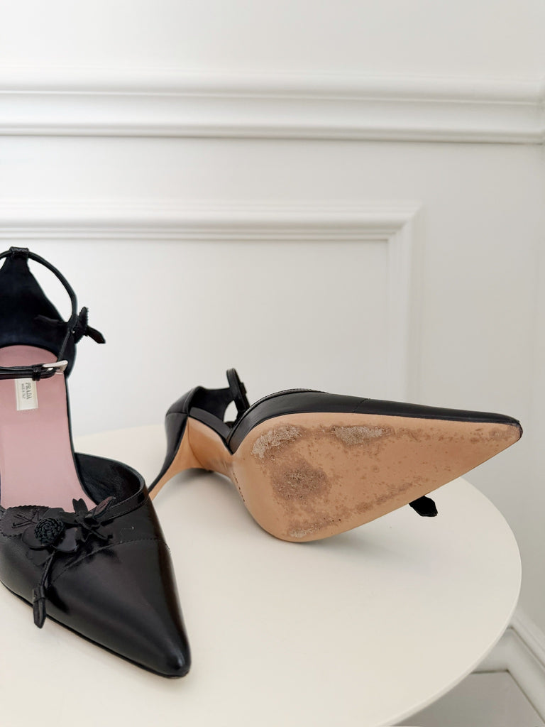 Vintage Flower Detail Leather Pumps