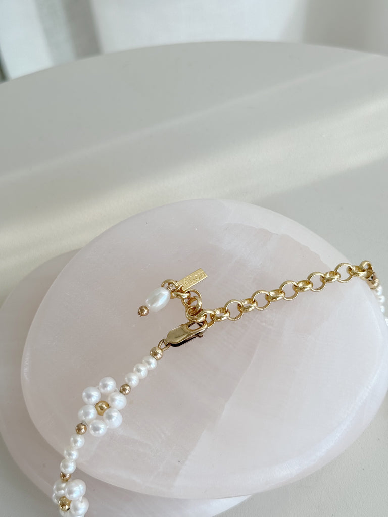 Flower Pearl Necklace