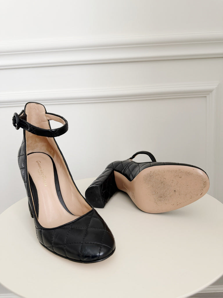 Quilted Leather Round Toe Pumps