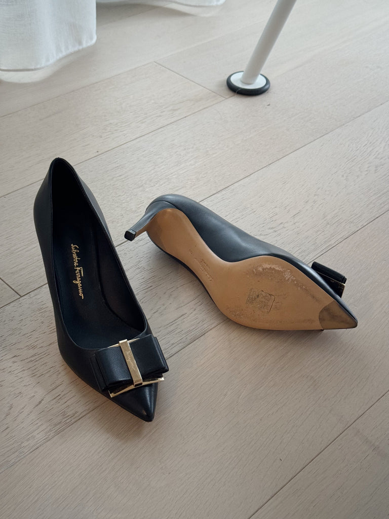 Pointed Leather Pumps