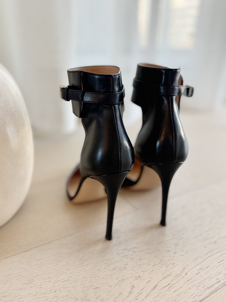 Leather Pointed Pumps
