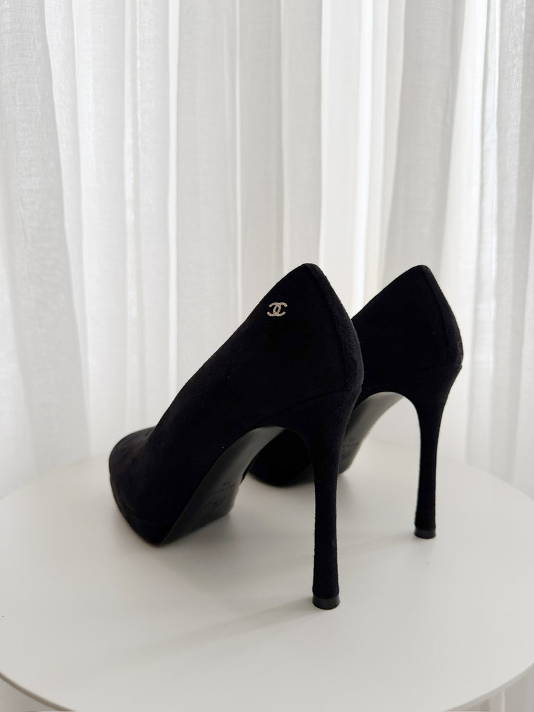 Suede Pumps