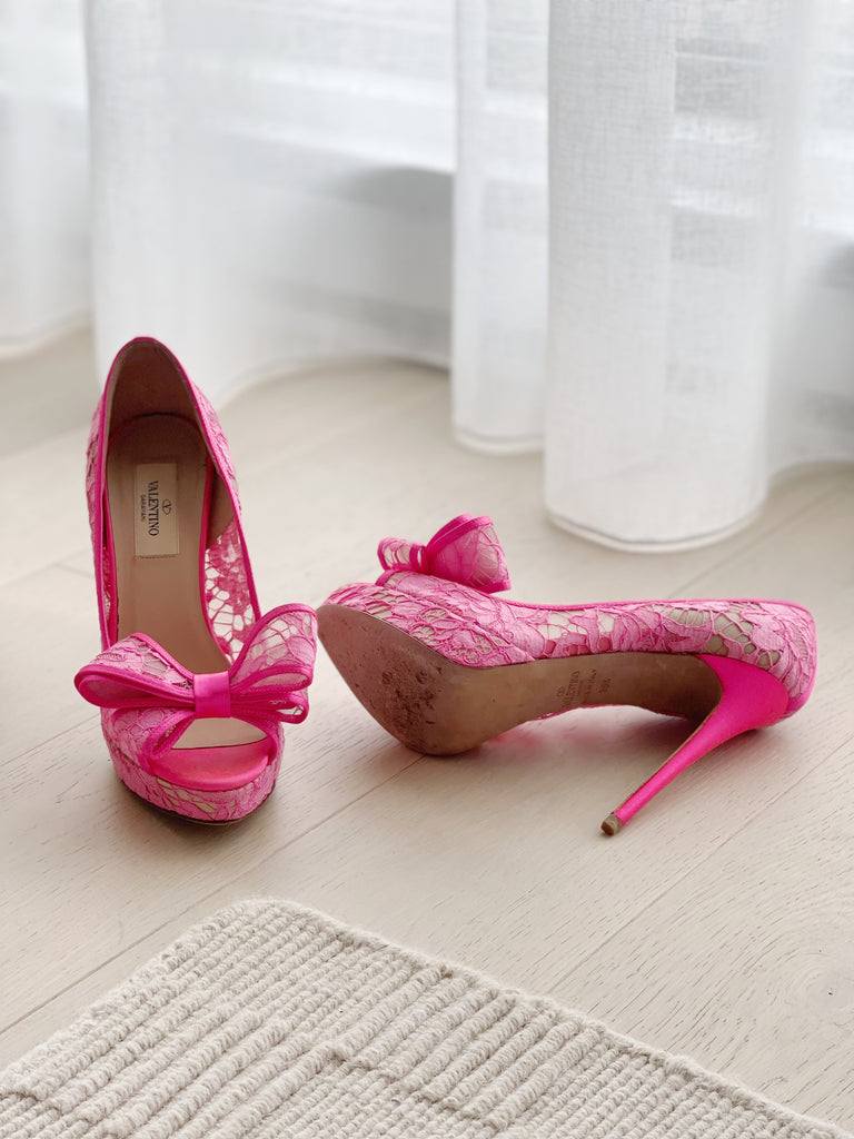 Lace Bow Accent Pumps