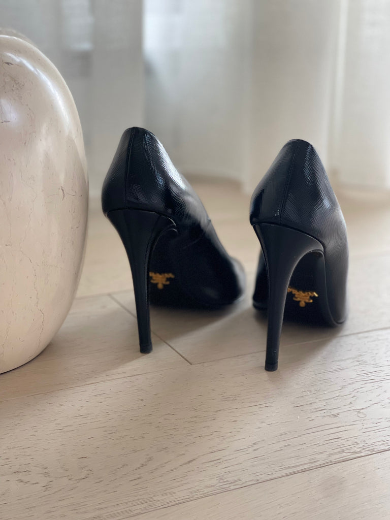 Saffiano Pointed Pumps