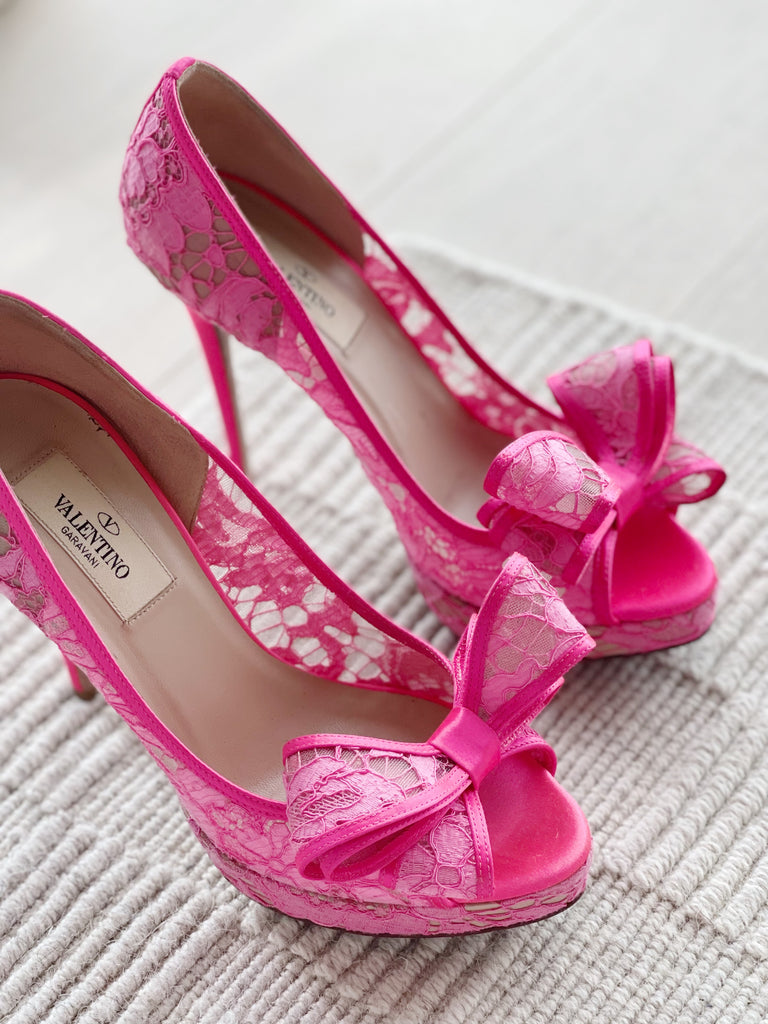 Lace Bow Accent Pumps