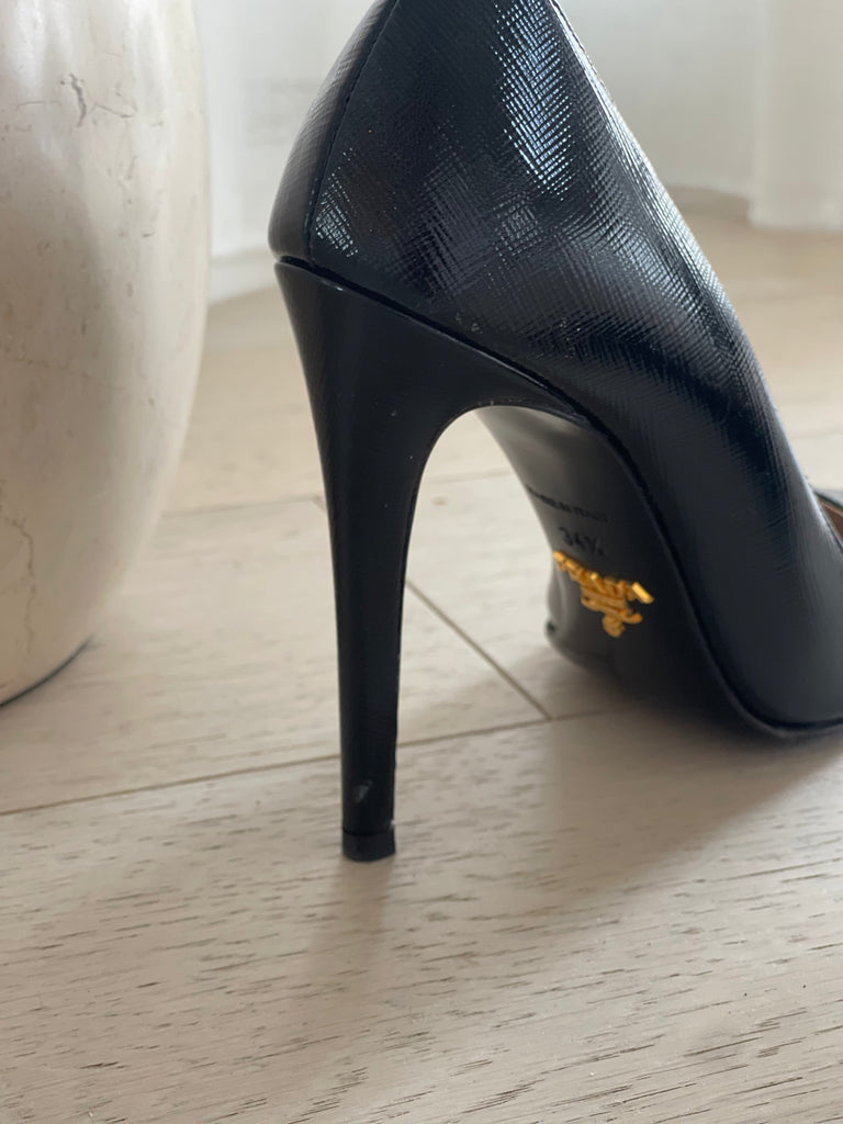 Saffiano Pointed Pumps
