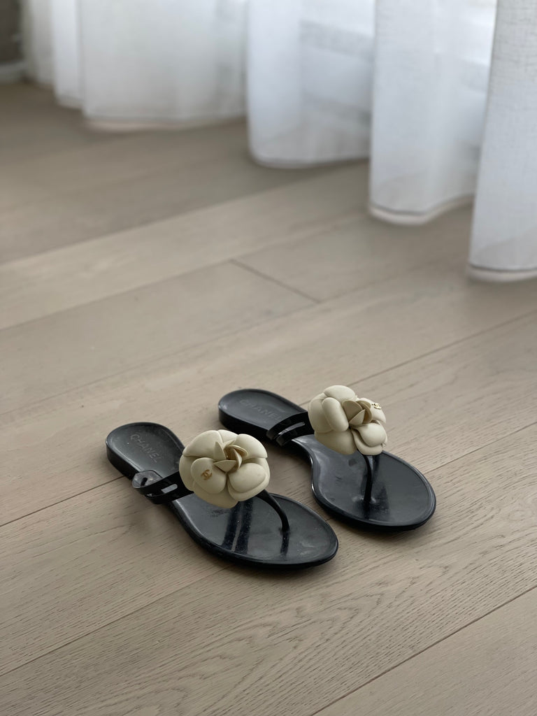 Camellia Accent Rubber Flip Flops