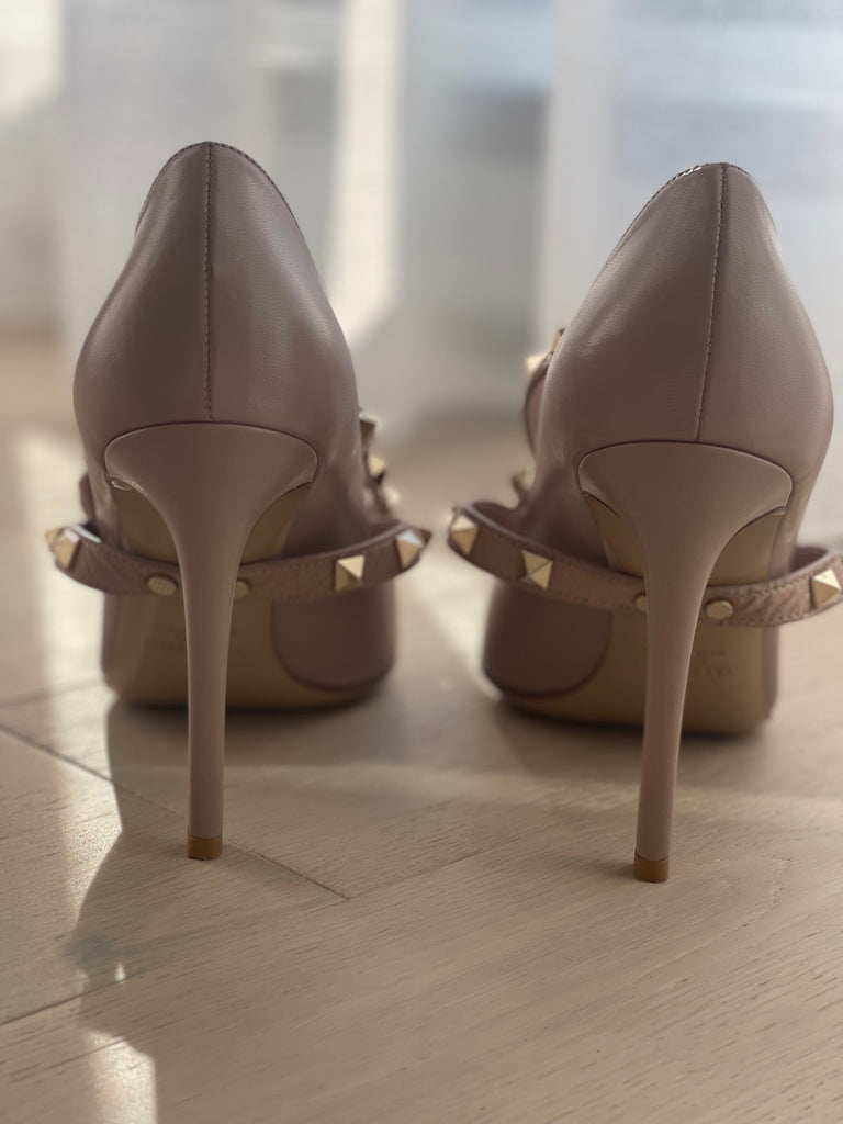 Leather Pumps with Rockstud Strap