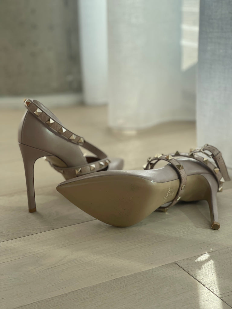 Leather Pumps with Rockstud Strap