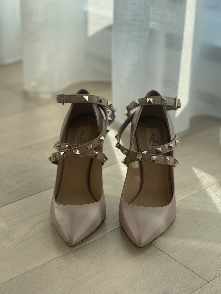 Leather Pumps with Rockstud Strap