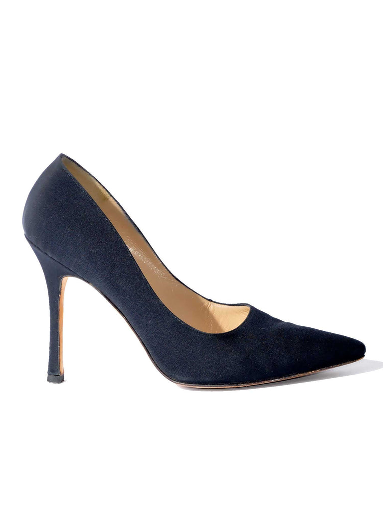 Manolo Blahnik BB Crepe Pointed-Toe Pumps