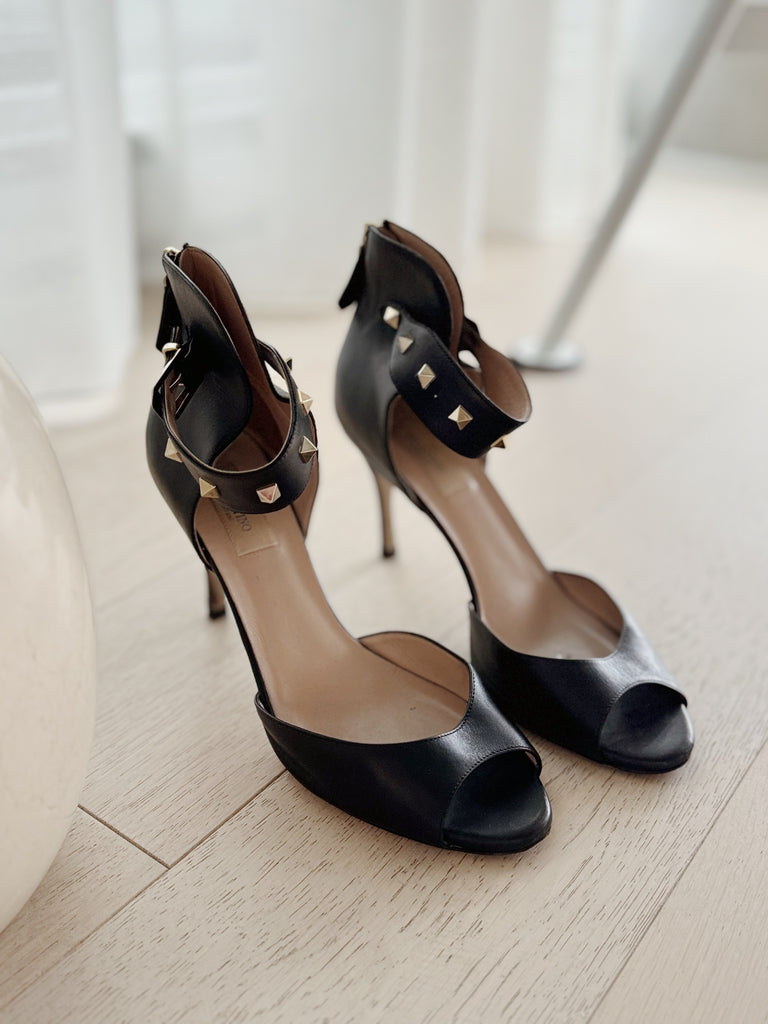 Rockstud Detail Leather Sandals