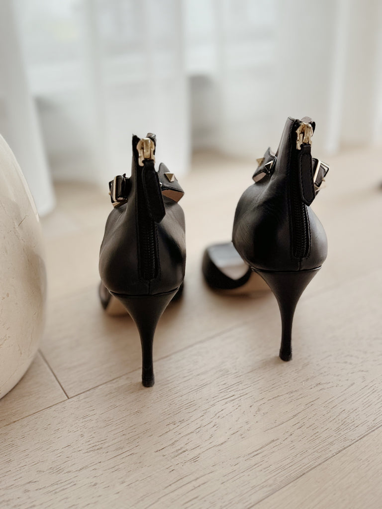 Rockstud Detail Leather Sandals