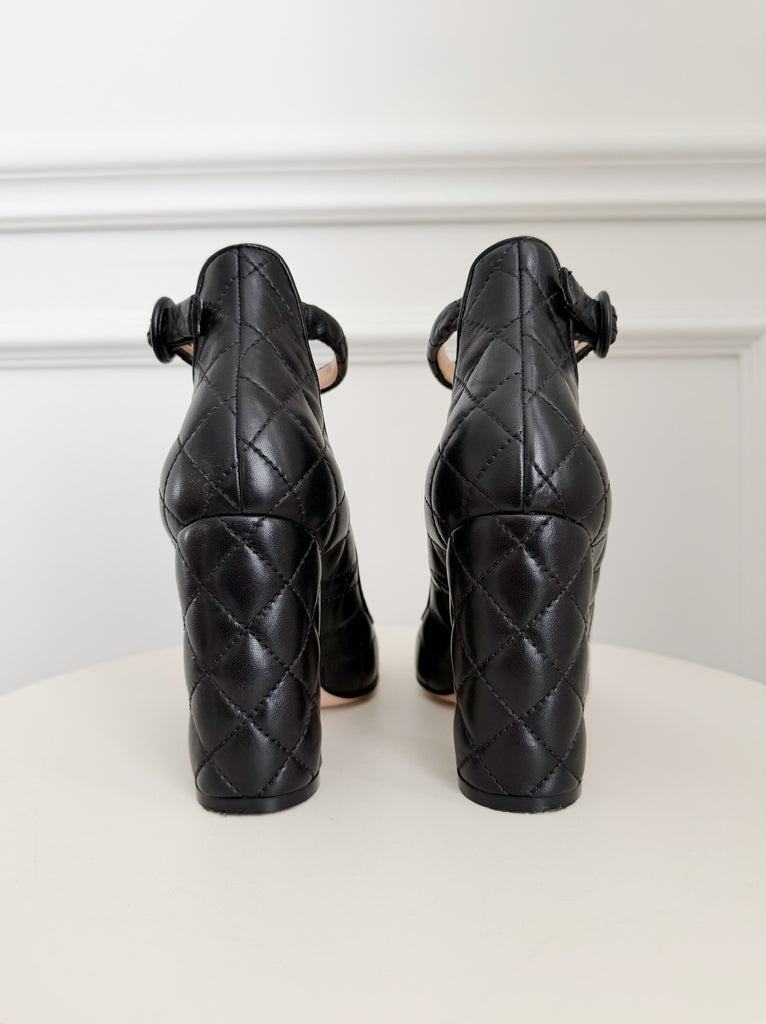 Quilted Leather  Round Toe Pumps