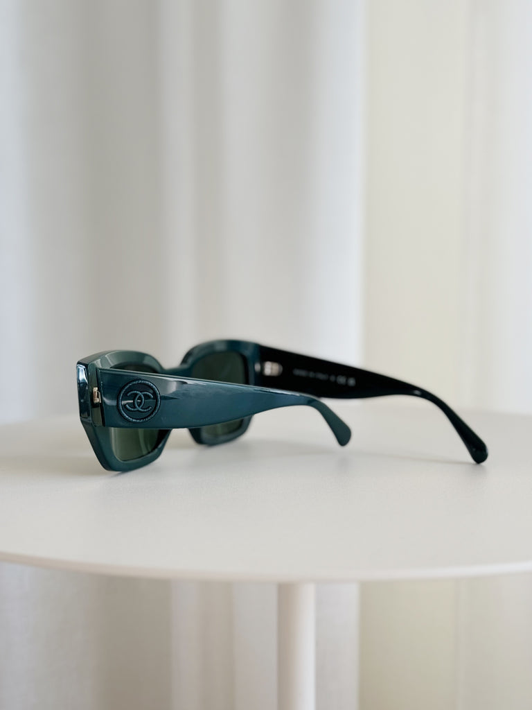 5506/A Square Sunglasses