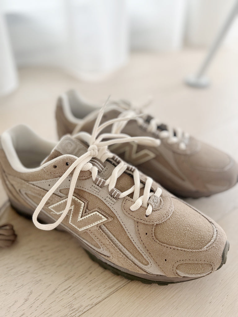 204L Suede Sneakers