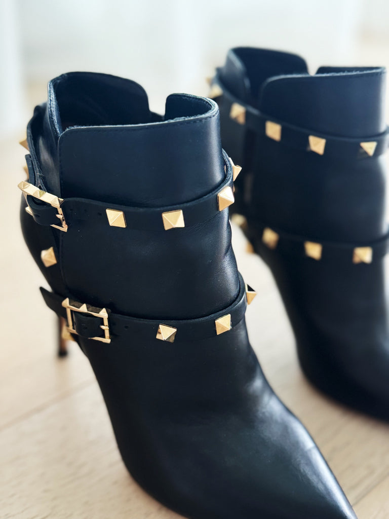 Rockstud Pointed Leather Booties