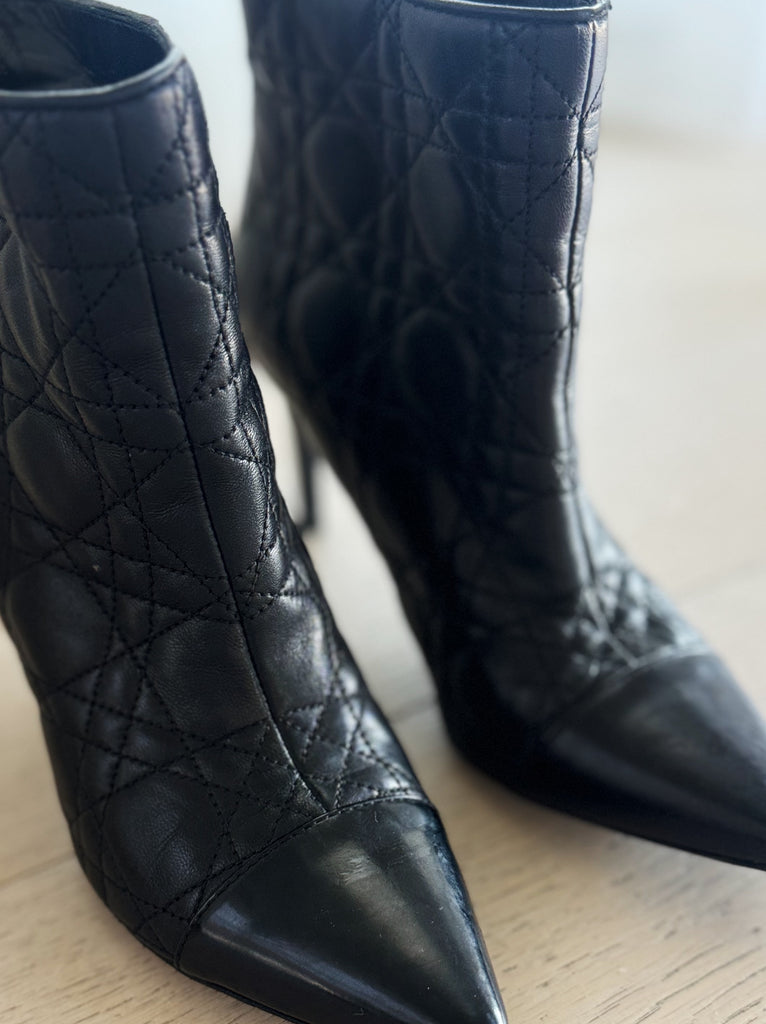 Cannage Pointed Leather Booties
