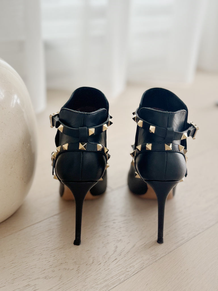 Rockstud Pointed Leather Booties