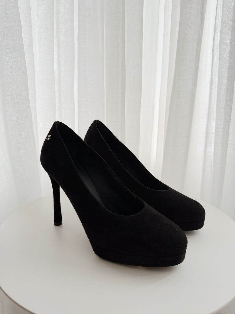 Suede Pumps