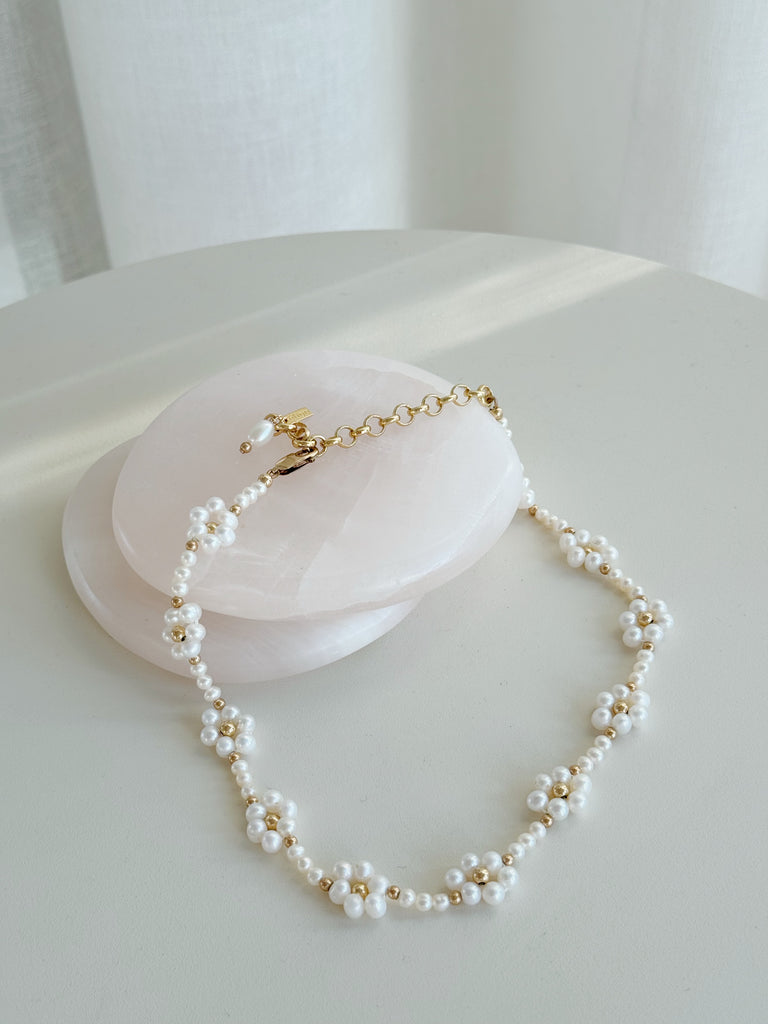 Flower Pearl Necklace