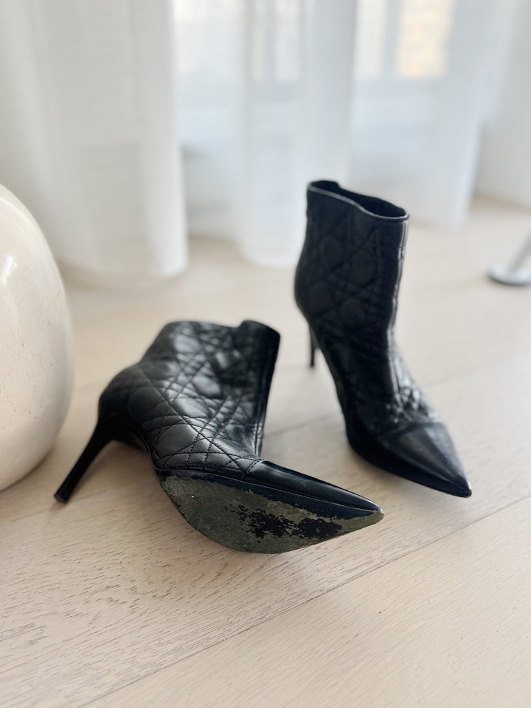 Cannage Pointed Leather Booties