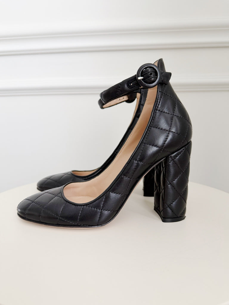 Quilted Leather  Round Toe Pumps