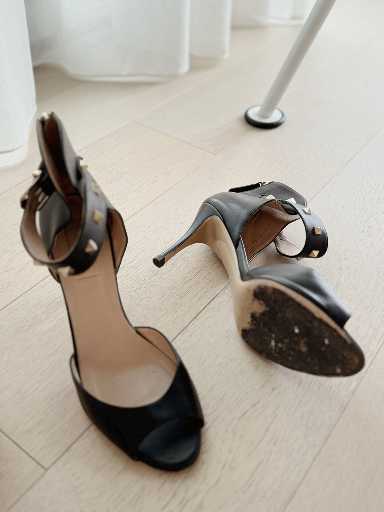 Rockstud Detail Leather Sandals