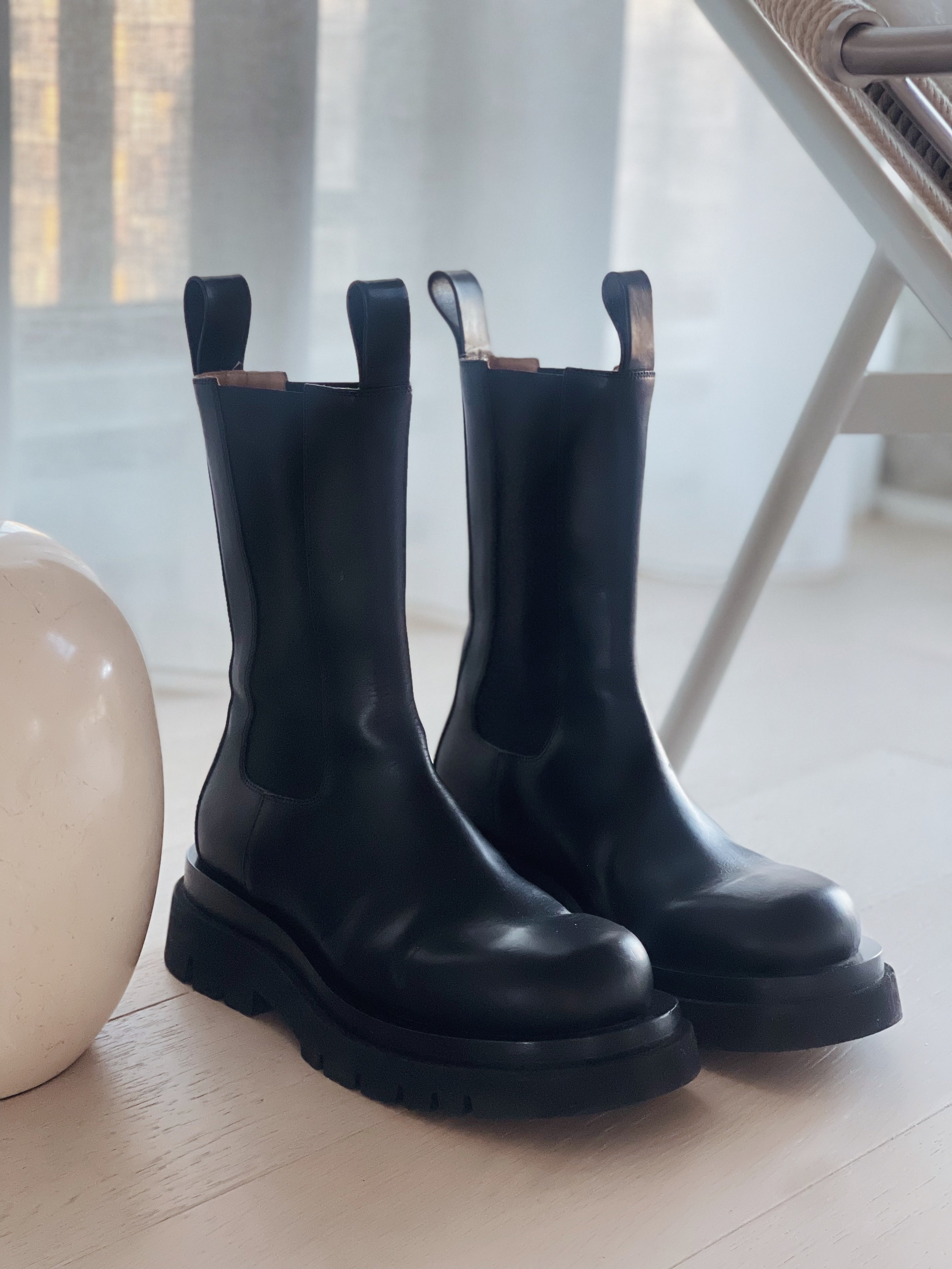 Bottega Veneta Lug Leather Chelsea Boots – Sabrina's Closet Bottega Veneta Lug Leather Chelsea Boots – Sabrina's Closet