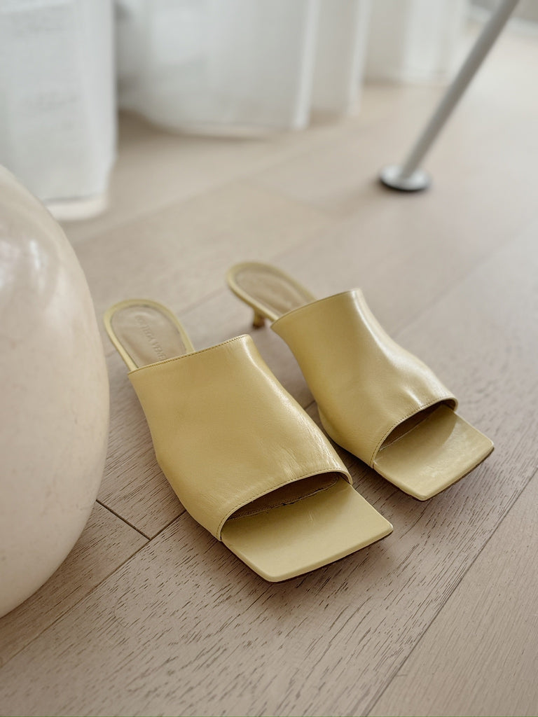 Stretch Mules