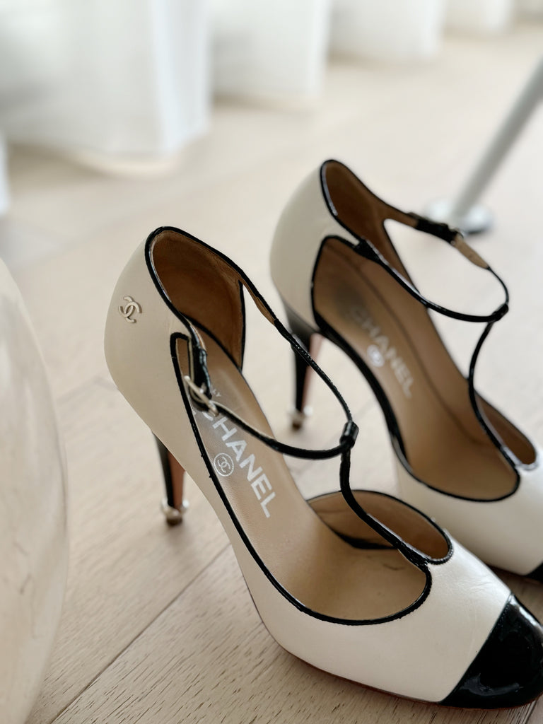 Round Cap Toe T-Strap Pumps