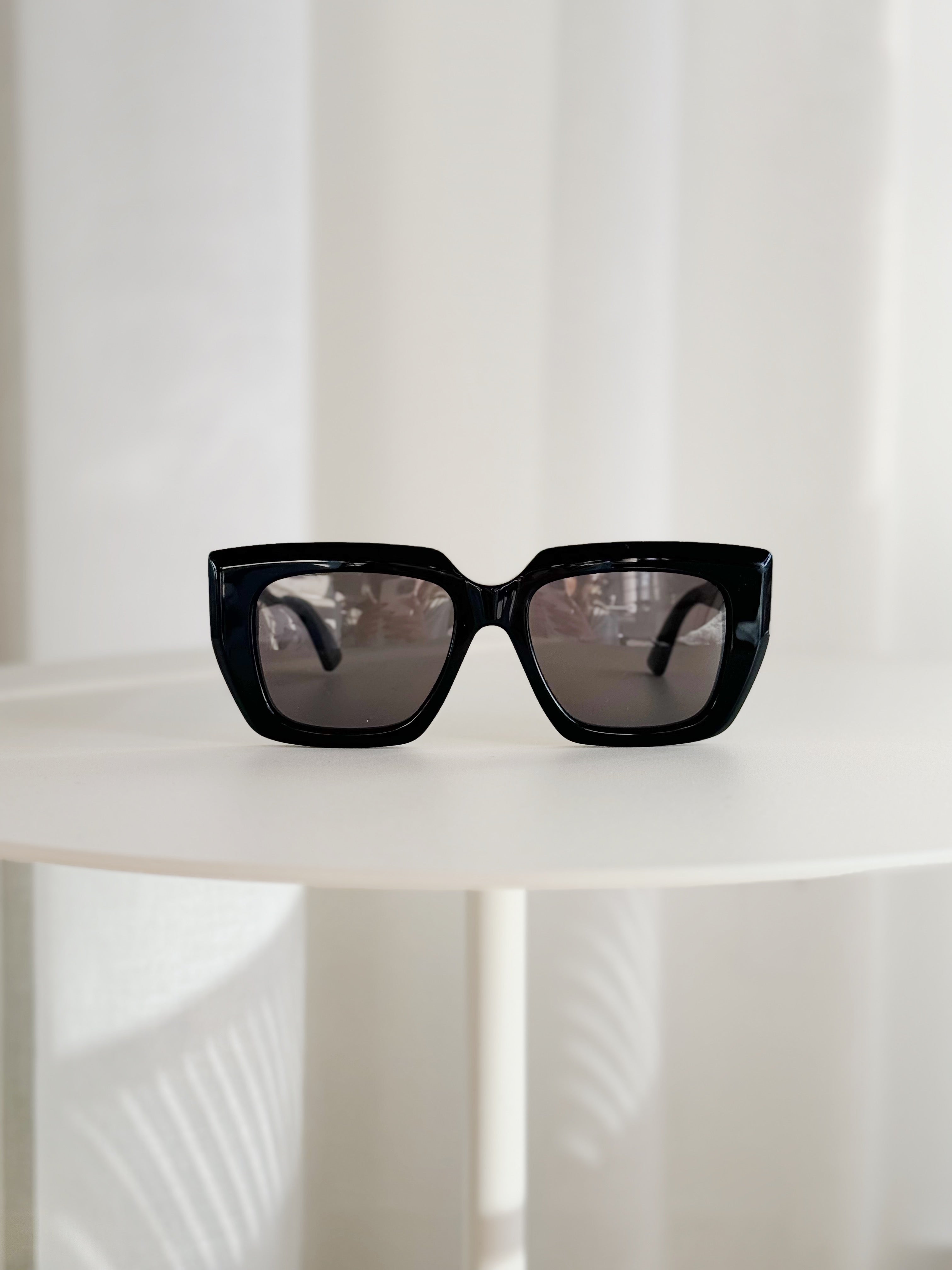 BOTTEGA VENETA スクエアフレムサンクラス BV1030S 002 Bottega Veneta Logo Sunglasses – CHROME
