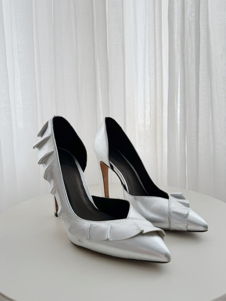 Metallic Ruffle Detail Pumps