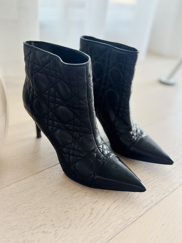 Cannage Pointed Leather Booties