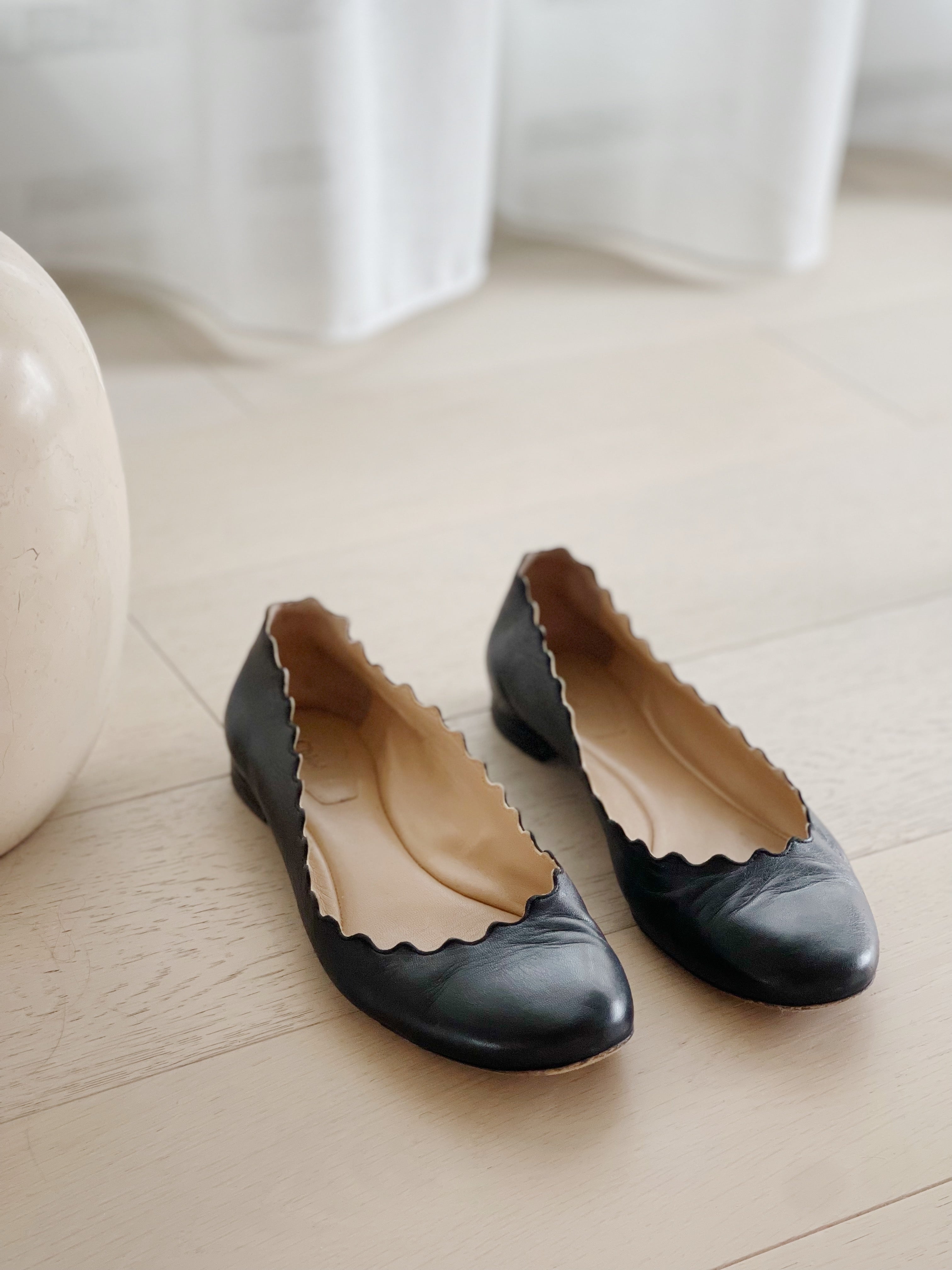 フラットシューズ CHLOE LEATHER BALLET FLATS CHLOÉ + NET SUSTAIN Lauren scalloped leather ballet flats
