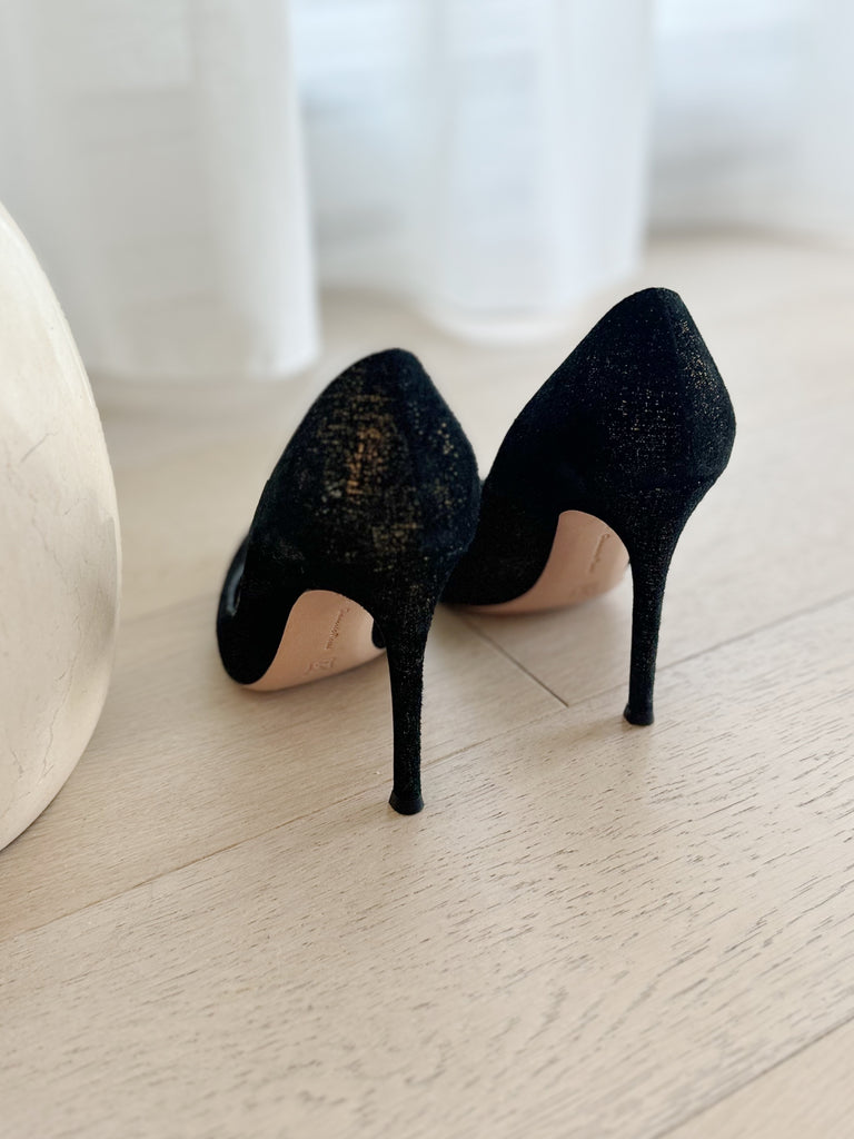 Pointed Pumps