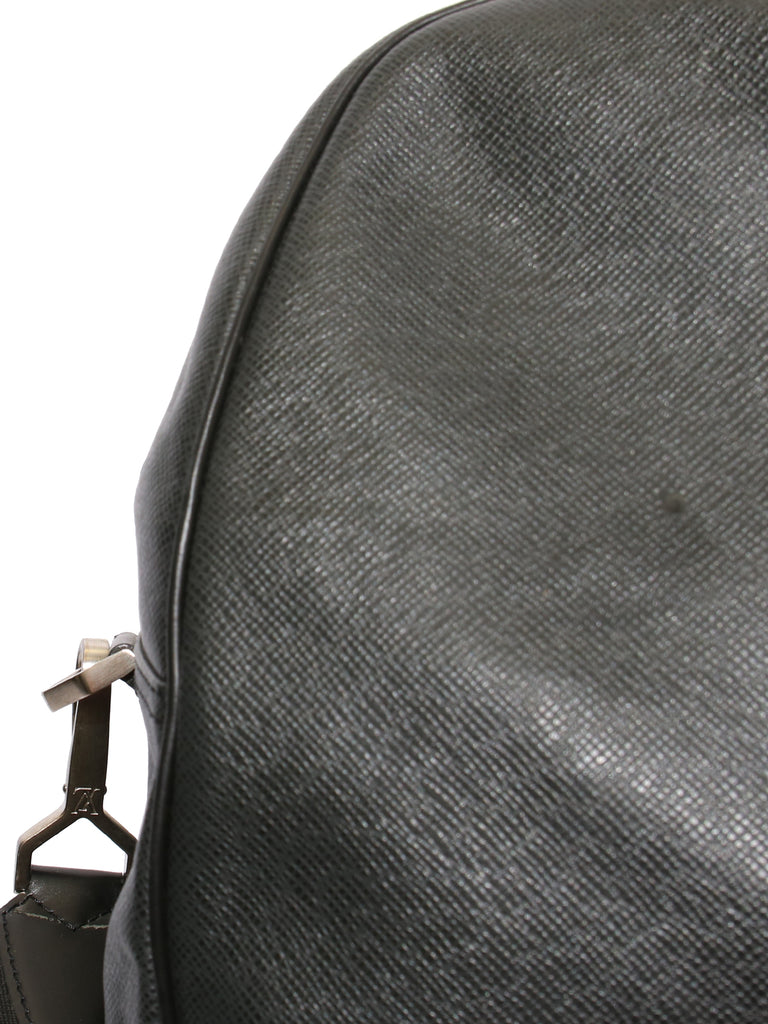 Charming Louis Vuitton Helanga travel bag in green taiga leather ref.308520  - Joli Closet
