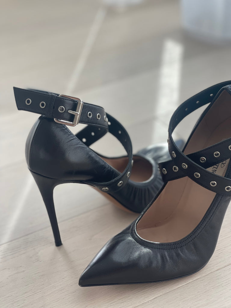 Leather Pumps with Cross Cross Strap